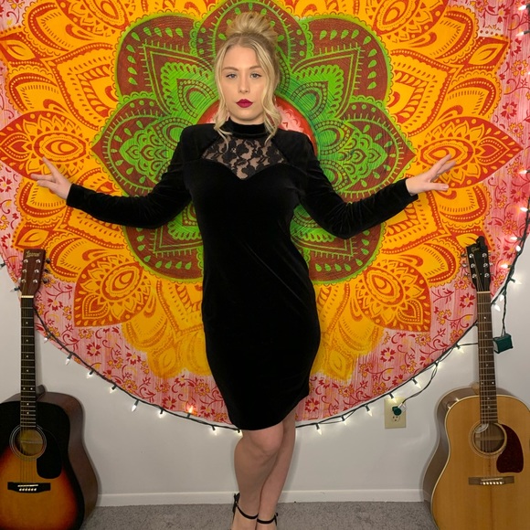 Vintage 1980’s black velvet dress - Picture 8 of 8